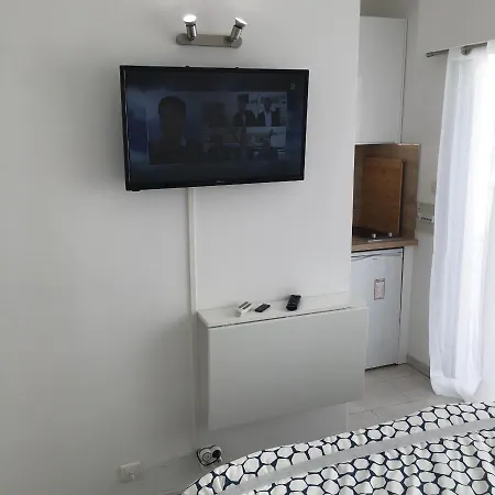 Studio Carre D'or Situe A 50 M De La Plage Hotel apartamentowy 3*