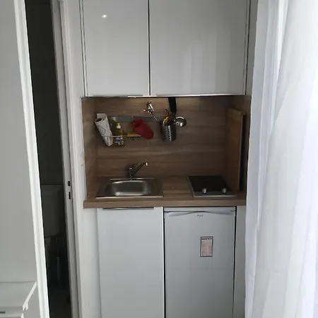 Hotel apartamentowy Studio Carre D'or Situe A 50 M De La Plage 3*