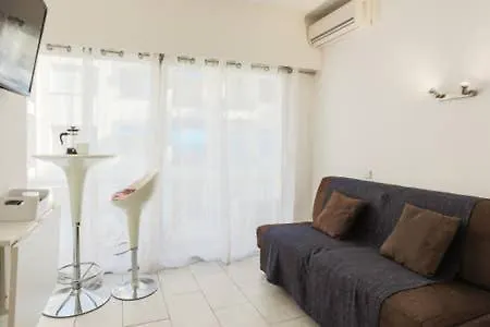 Studio Carre D'or Situe A 50 M De La Plage Hotel apartamentowy 3*