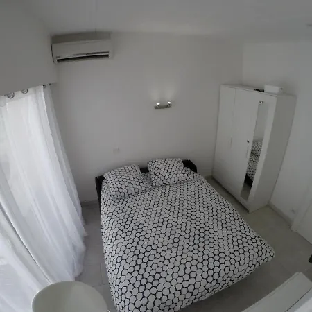 Studio Carre D'or Situe A 50 M De La Plage Lägenhetshotell
